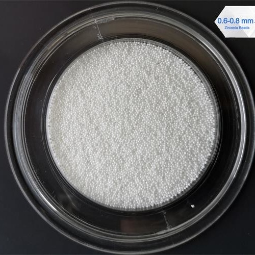 Forme blanche brillante de meulage en céramique de sphère de couleur de boules de médias de taille multi